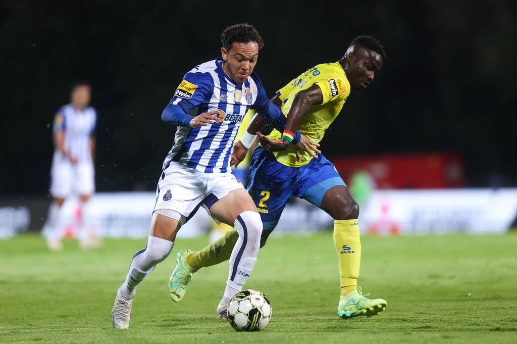 开云中国-成都蓉城迎葡超关键赛；冲刺阶段防线松动；压力陡增；赛季目标并未改变(打完军体拳身中18刀)