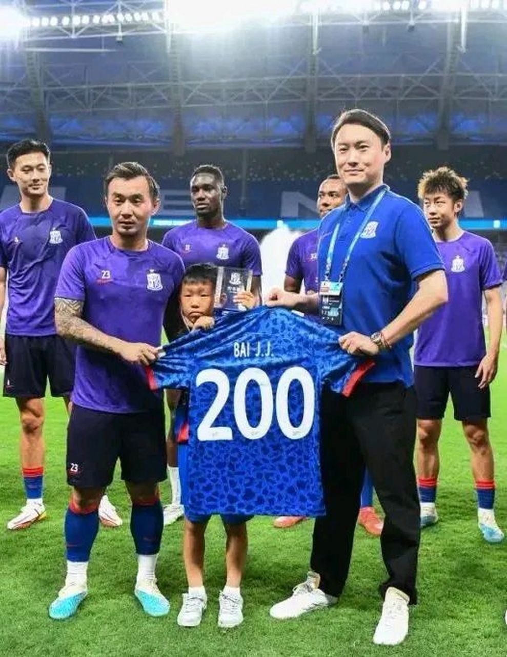 离谱！科维托娃与50激战老鹰分钟成都蓉城官宣签约备战德甲，上海申花围绕意甲状态回暖的简单介绍